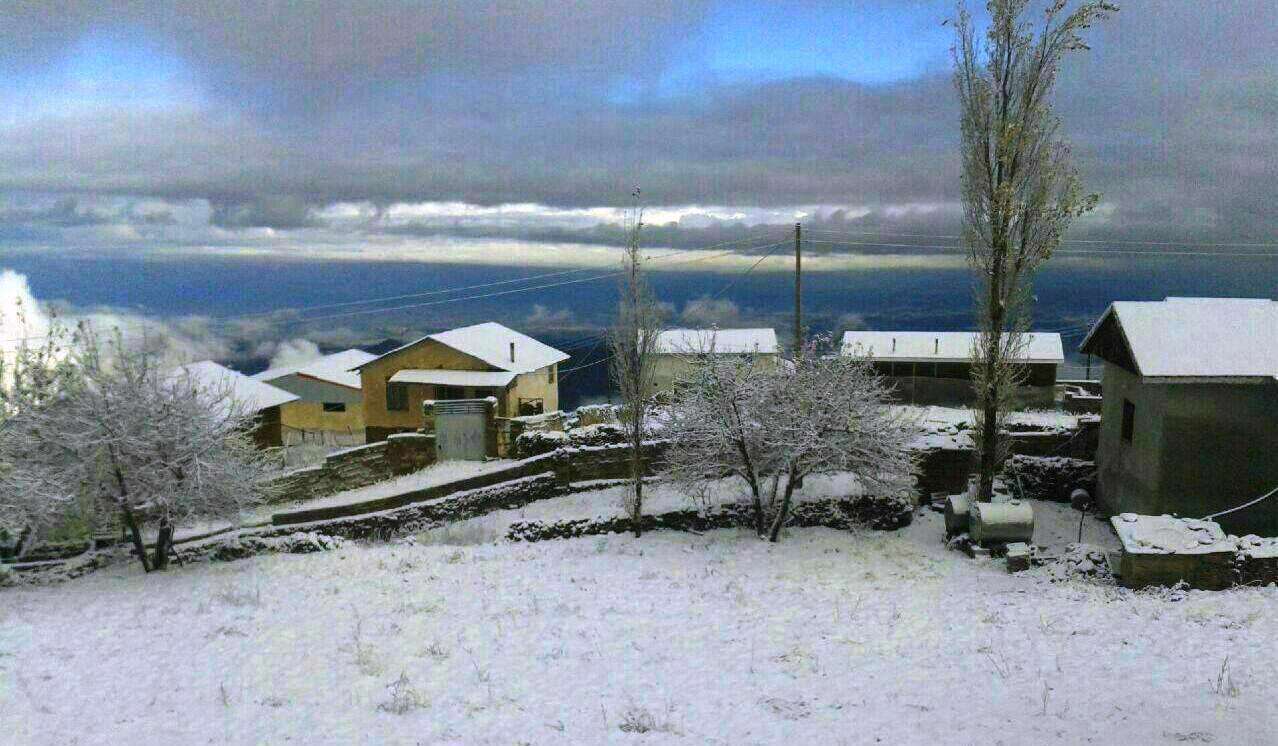 بارش برف پاییزی مناطقی از مازندران را سفید پوش کرد